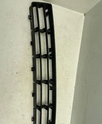 Volkswagen Golf IV Front bumper lower grill 1J0853677D 13142
