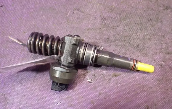 Skoda Fabia Mk2 (5J) Fuel injector 0414720215