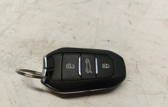 Opel Mokka B Ignition key/card 