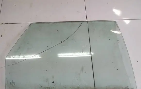 Volkswagen PASSAT B3 Rear door window glass AS2