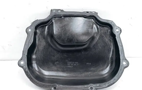 Audi Q7 4M Timing belt guard (cover) 06E109285P