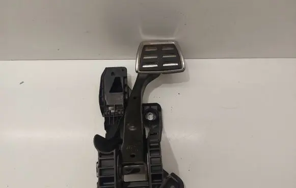 Volkswagen Golf VII Pedal assembly 5Q1723058BJ
