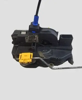 Opel Astra J Front door lock