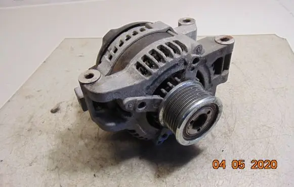 Toyota Avensis T270 Generator/alternator 0210806060
