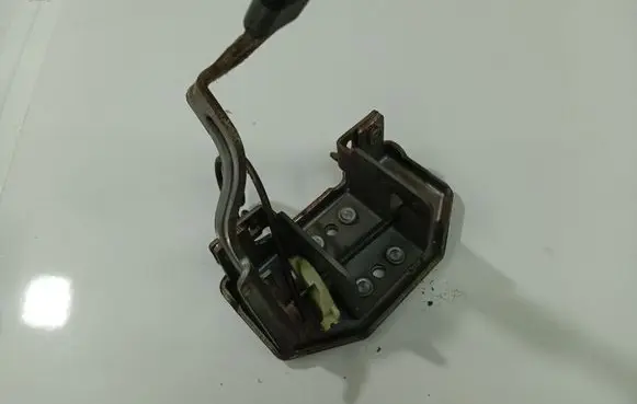 Mitsubishi Colt Engine bonnet/hood lock/catch 