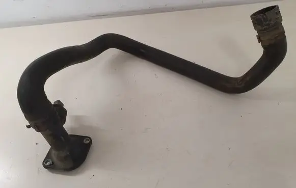 Volkswagen PASSAT B6 Engine coolant pipe/hose