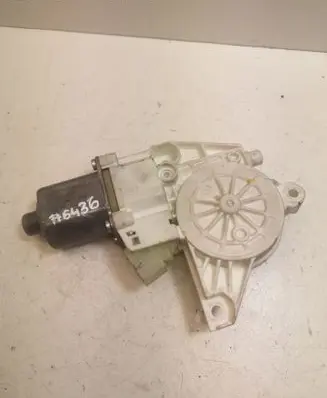 Mercedes-Benz C W204 Front door window regulator motor A2048200142