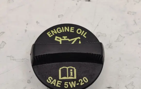 Dodge Challenger Oil filler cap 