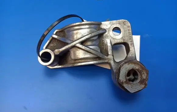 Mercedes-Benz CLS C219 Sway bar bush bracket, front A2113231126