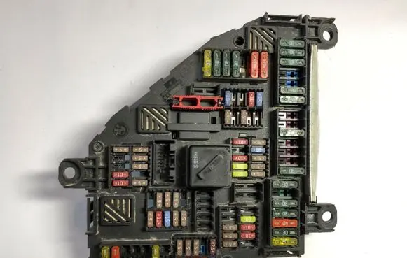 BMW 5 F10 F11 Fuse box set 9264923 04835659