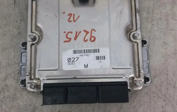 Mitsubishi Carisma Engine control unit/module MR577027