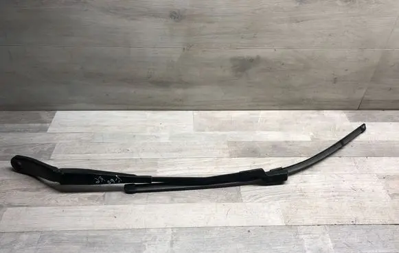 Volvo V60 Front wiper blade arm 30753504