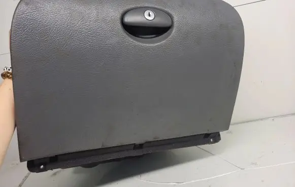 Glove box