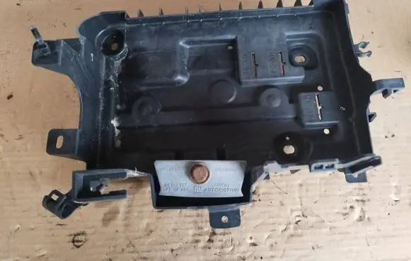 Opel Corsa D Battery tray 13235642