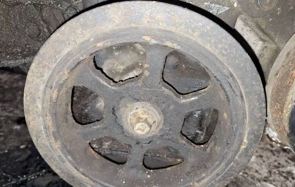 Chrysler Town Country II Crankshaft pulley 