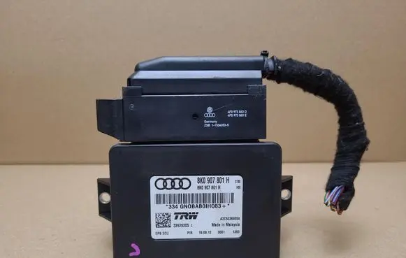 Audi A4 S4 B8 8K Hand brake control module 8K0907801H