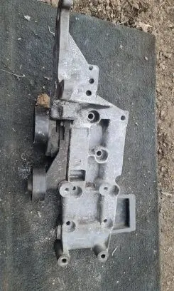 Volvo V70 Generator/alternator bracket 30757068