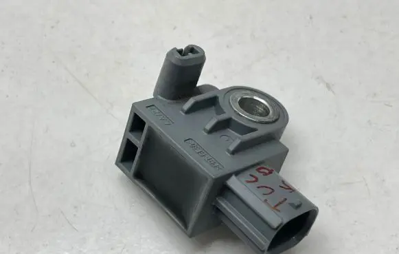 Hyundai Tucson TL Airbag deployment crash/impact sensor 1002170401