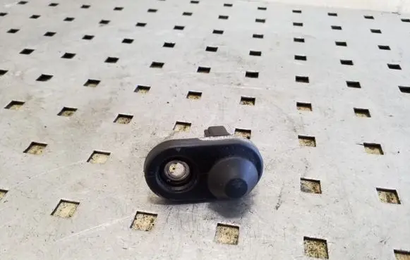 Toyota Avensis T270 Rear door sensor 