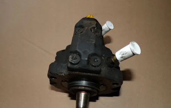 Alfa Romeo 156 Fuel injection high pressure pump 0445010071