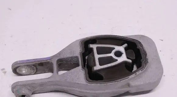 Opel Mokka X Engine mount bracket 95245332 95248684