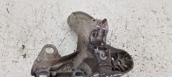 Engine mounting bracket