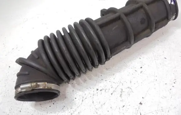 Opel Omega A Air intake hose/pipe 90232758