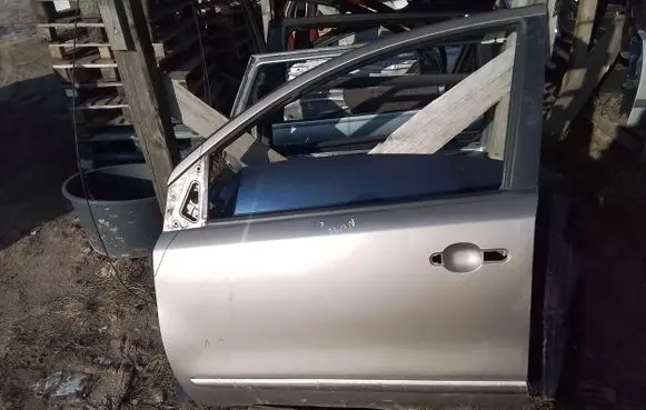 Nissan Note (E11) Front door