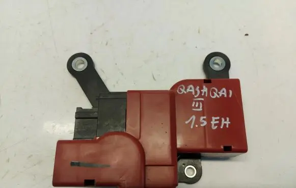 Nissan Qashqai J12 Battery relay fuse 0536e130