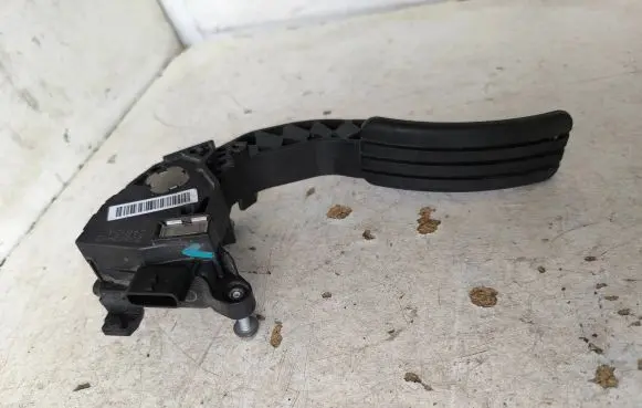 Renault Trafic III (X82) Accelerator throttle pedal 180020024R