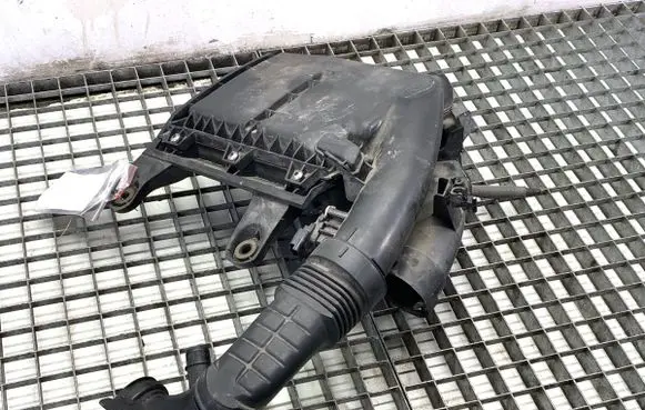 Peugeot 208 I Air filter box 9806561080
