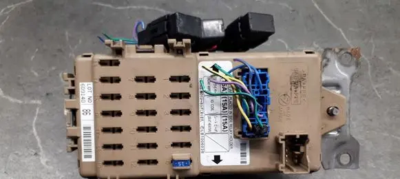 KIA Carnival Fuse box set jb200400