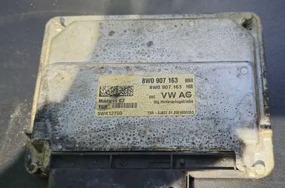 Audi A5 Transfer box differential control unit brak
