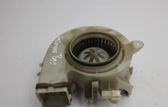 Lexus GS 300 350 430 450H Hybrid/electric vehicle battery fan 0160701020