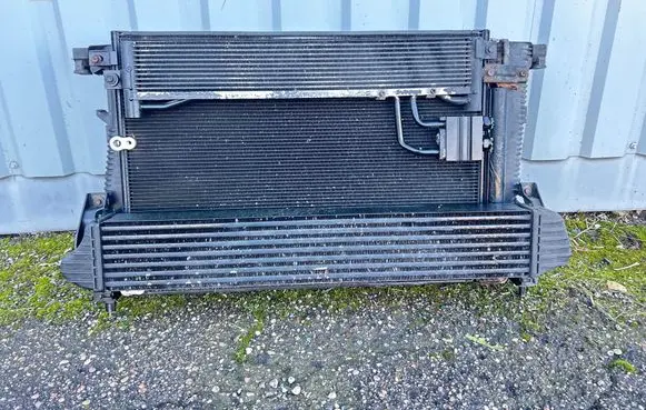 Jeep Cherokee Radiator set 1251470113K 52014618AE
