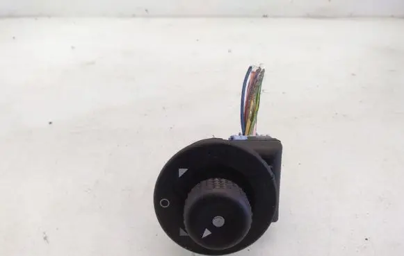Wing mirror switch