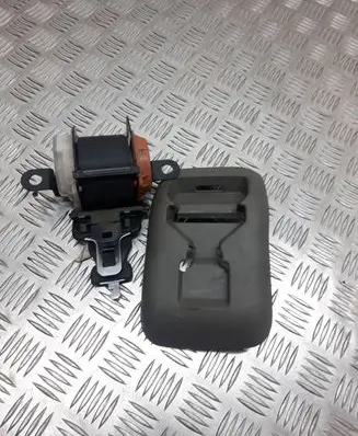 Middle seatbelt (rear)