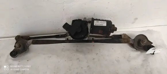 KIA Cerato Front wiper linkage and motor 981102F000