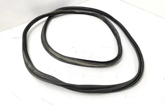 Trunk rubber seal (body)