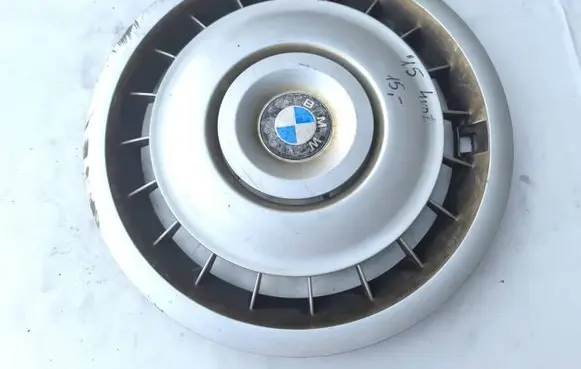 BMW 5 E34 R15 wheel hub/cap/trim 36131181532
