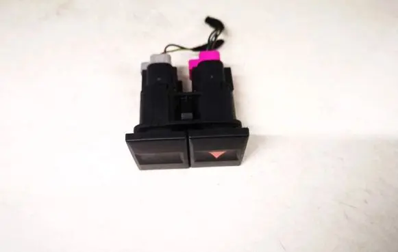 Ford Mondeo Mk III Hazard light switch 1s7t13a350bd 1s7t-13a350-bd