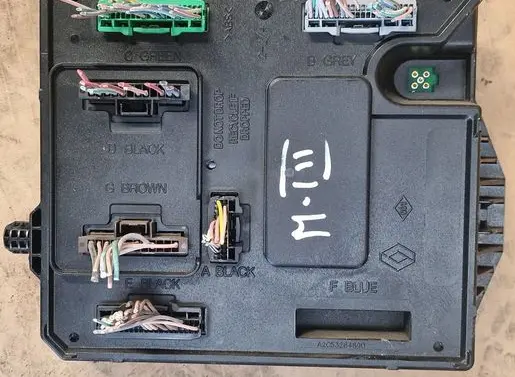 Renault Megane III Trunk lid opening control unit 