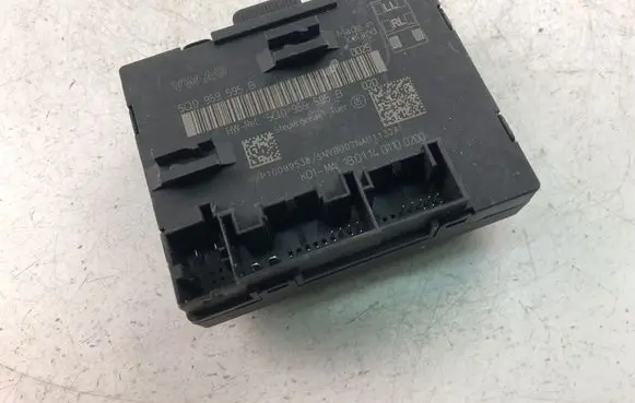Volkswagen PASSAT B8 Door control unit/module 5Q0959595B