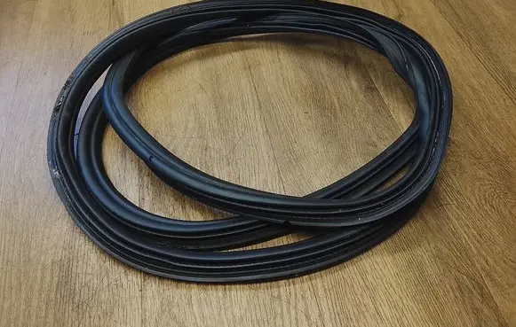 Porsche Macan (95B) Trunk rubber seal (body) 95B827705L
