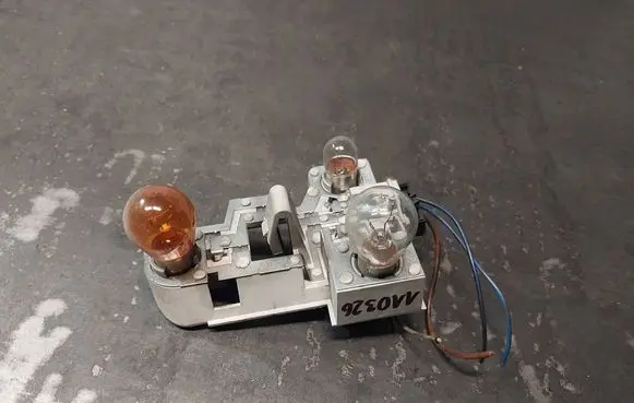 BMW 3 E46 Tail light bulb cover holder 8368762
