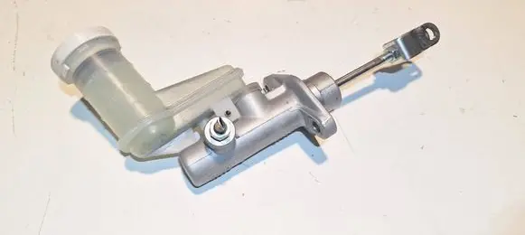 Mitsubishi Pajero Clutch master cylinder 