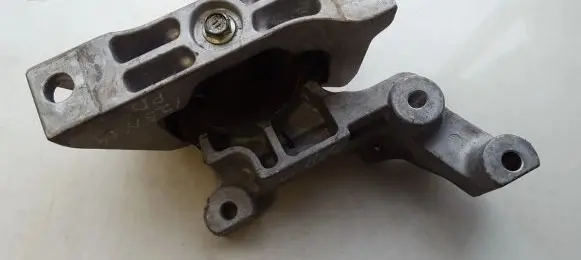 Nissan Juke I F15 Engine mount bracket C31KA0A C-31KA0A