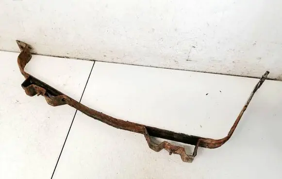 Hyundai Trajet Fuel tank mounting bracket 