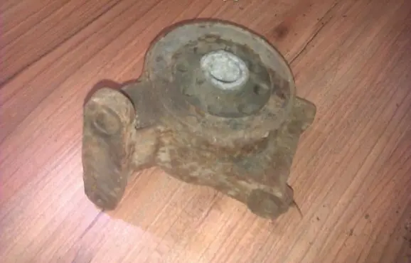 Ford Mondeo MK II Engine mount bracket 97BB6P082CA