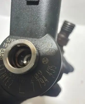 BMW 5 E60 E61 Fuel injector 0445110209 7794435